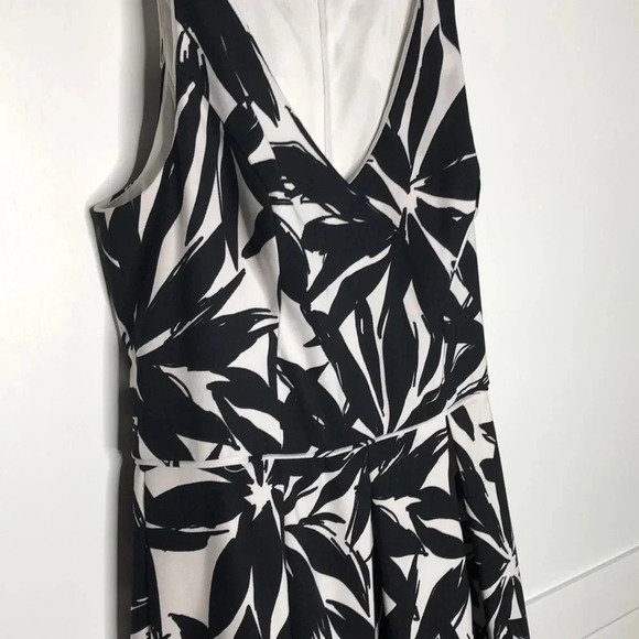 ASHLEY GRAHAM Tropical Print Dress - Picture 2 of 7